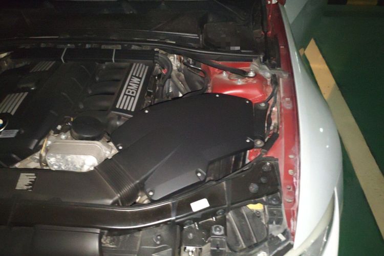 Used BMW 3 Series 2011 330i two-door coupe Engine Bay Left