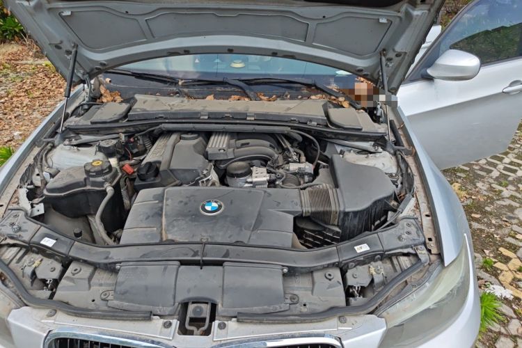 Used BMW 3 Series 2011 320i Sport Edition Engine Bay Left