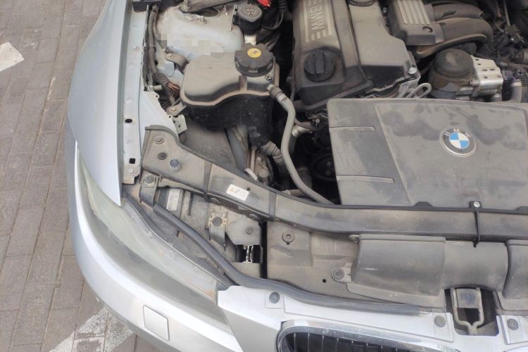 Used BMW 3 Series 2011 320i Sport Edition Engine Bay Right