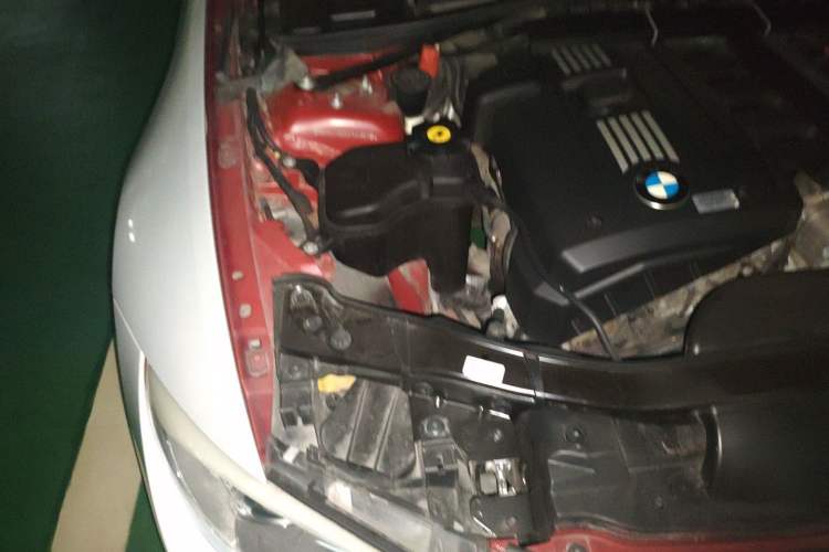 Used BMW 3 Series 2011 330i two-door coupe Engine Bay Right