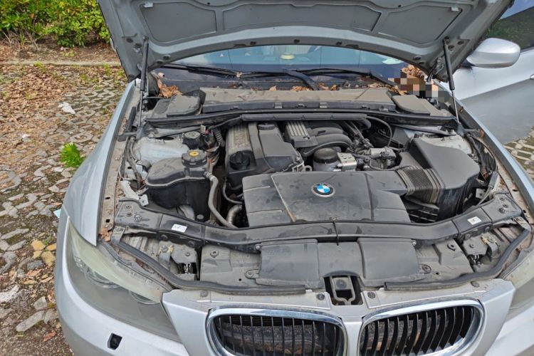 Used BMW 3 Series 2011 320i Sport Edition Engine Bay Right