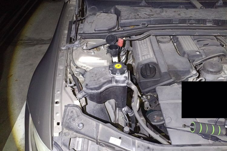 Used BMW 3 Series 2011 320i Luxury Edition Engine Bay Right