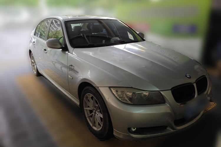 Used BMW 3 Series 2011 318i Leading Model Front Right 45 Deg