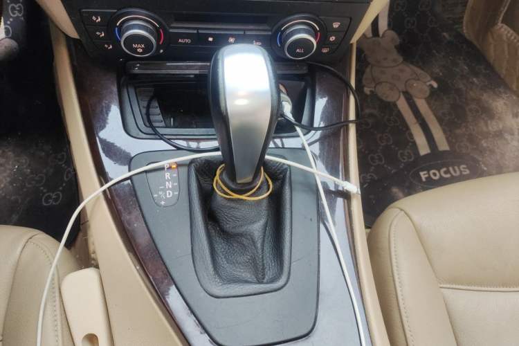 Used BMW 3 Series 2011 320i Sport Edition Gear Lever
