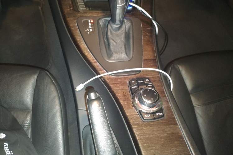 Used BMW 3 Series 2011 330i two-door coupe Gear Lever
