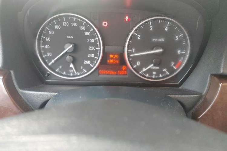 Used BMW 3 Series 2011 320i Sport Edition Odometer Close Up