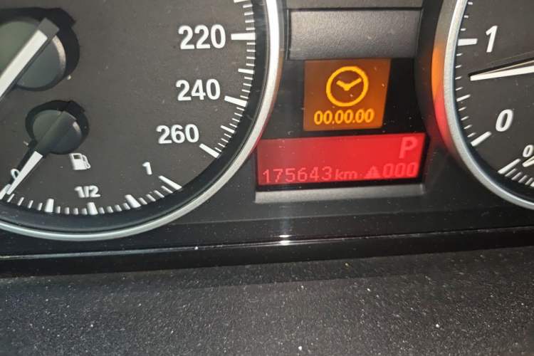Used BMW 3 Series 2011 320i Sport Edition Odometer Close Up