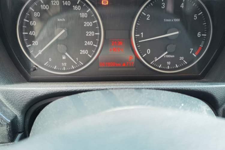 Used BMW 3 Series 2011 318i Leading Model Odometer Close Up