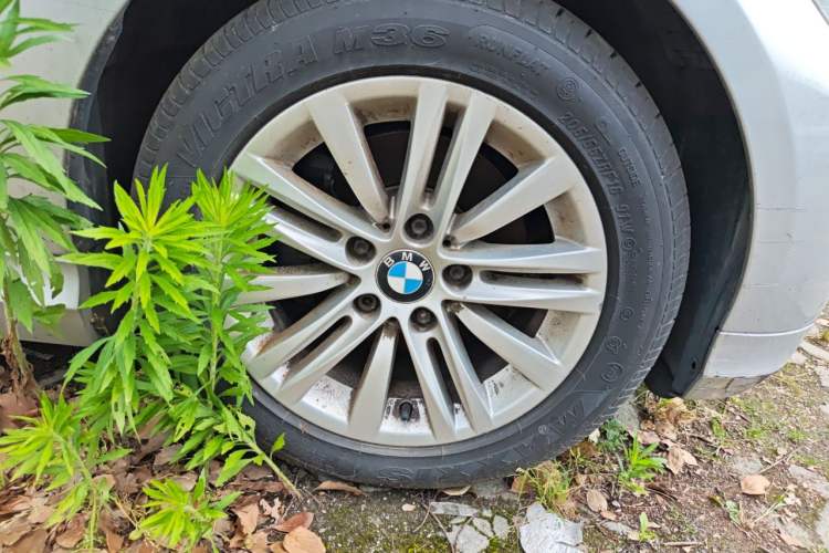 Used BMW 3 Series 2011 320i Sport Edition Right Front Wheel Hub