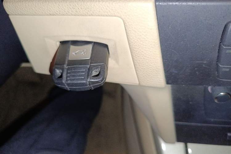 Used BMW 3 Series 2011 320i Luxury Edition Vehicle Key