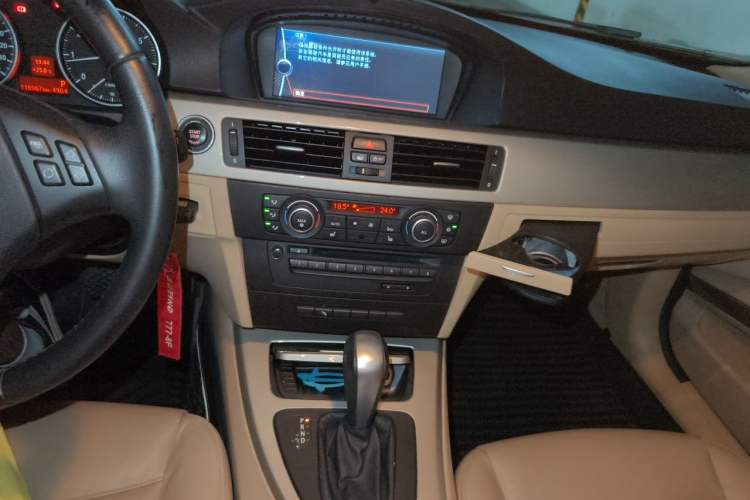 Used BMW 3 Series 2011 320i Luxury Edition Audio And AC Panel
