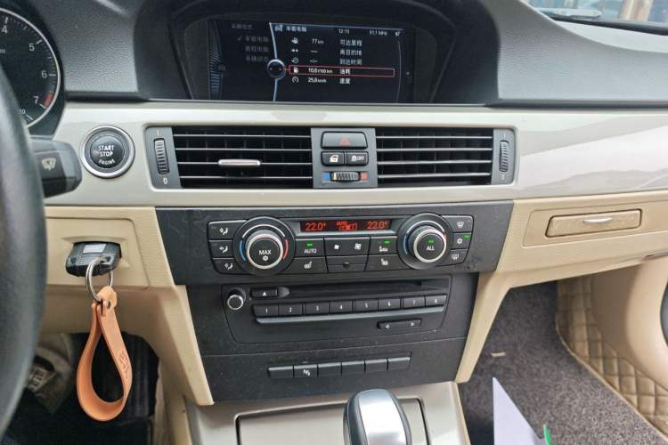Used BMW 3 Series 2011 320i Luxury Edition Audio And AC Panel