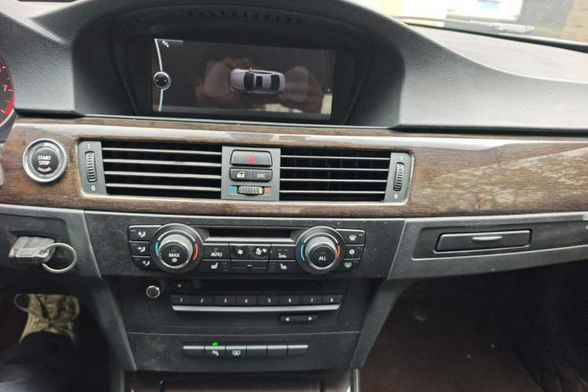Used BMW 3 Series 2011 335i two-door coupe Audio And AC Panel