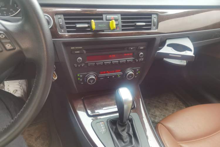 Used BMW 3 Series 2011 320i Sport Edition Audio And AC Panel