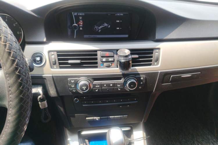 Used BMW 3 Series 2011 320i Luxury Edition Audio And AC Panel