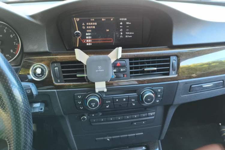 Used BMW 3 Series 2011 335i Convertible Coupe Audio And AC Panel