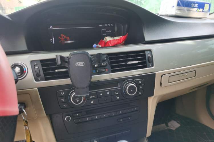 Used BMW 3 Series 2011 320i Luxury Edition Audio And AC Panel