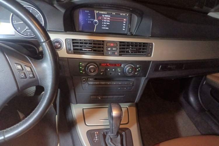 Used BMW 3 Series 2011 320i Luxury Edition Audio And AC Panel