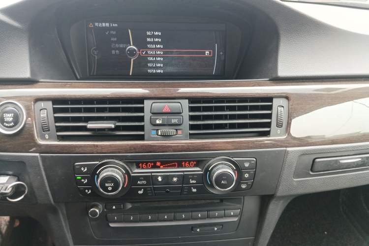 Used BMW 3 Series 2011 330i two-door coupe Audio And AC Panel