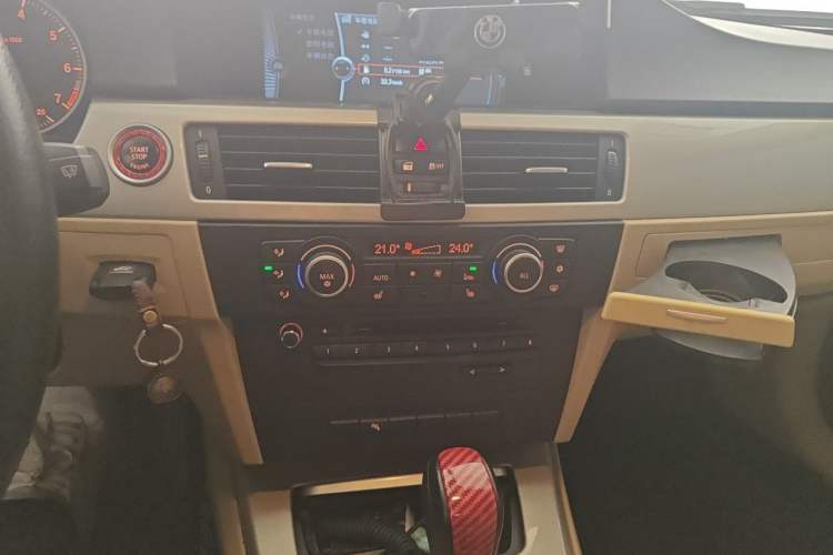 Used BMW 3 Series 2011 320i Luxury Edition Audio And AC Panel