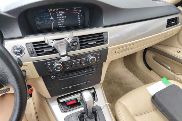Used BMW 3 Series 2011 320i Luxury Edition Audio And AC Panel