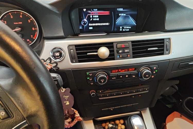 Used BMW 3 Series 2011 320i Coupe Audio And AC Panel
