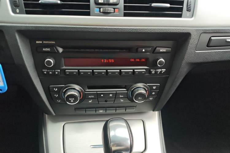 Used BMW 3 Series 2011 325i two-door coupe Audio And AC Panel