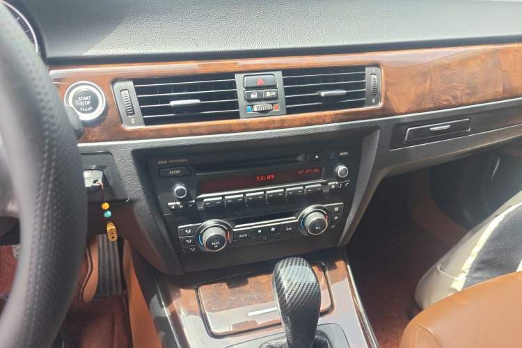 Used BMW 3 Series 2011 320i Sport Edition Audio And AC Panel