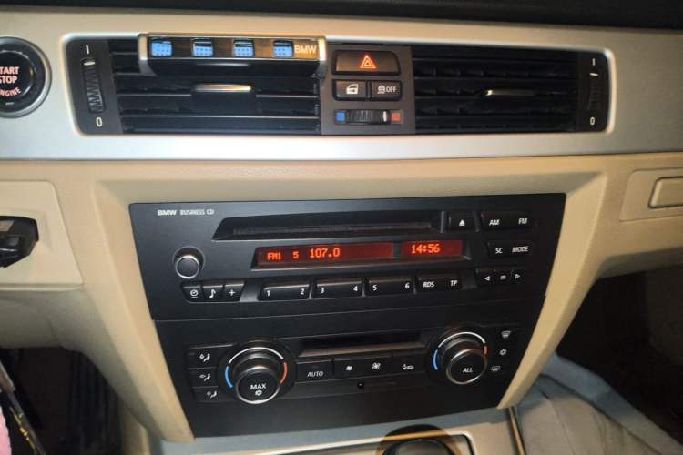 Used BMW 3 Series 2011 318i Leading Model Audio And AC Panel