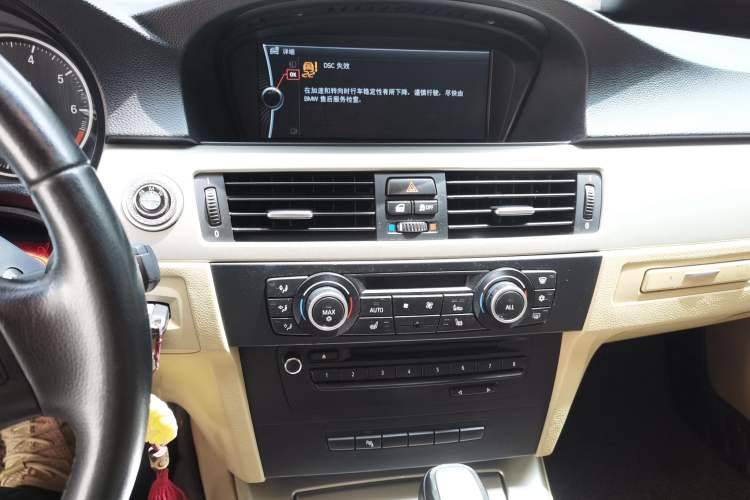 Used BMW 3 Series 2011 320i Luxury Edition Audio And AC Panel