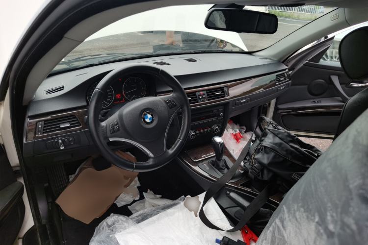 Used BMW 3 Series 2011 320i Coupe Center Console
