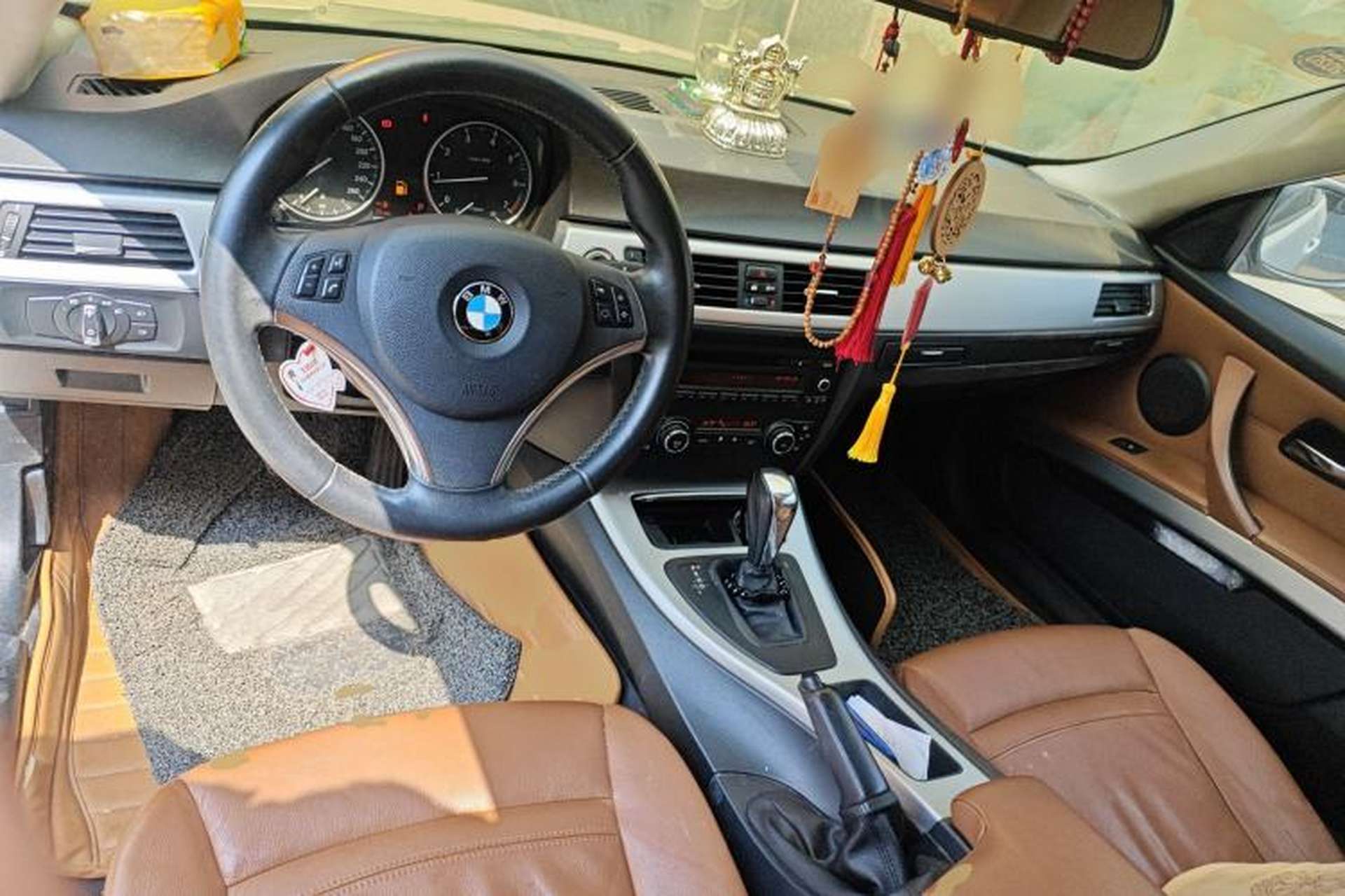 Used BMW 3 Series 2011 320i Coupe Center Console
