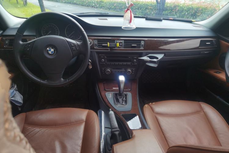 Used BMW 3 Series 2011 320i Sport Edition Center Console