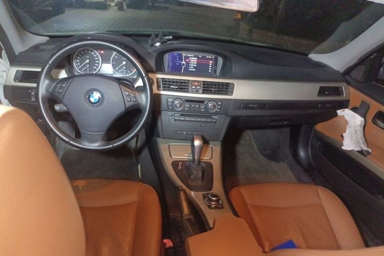 Used BMW 3 Series 2011 320i Luxury Edition Center Console