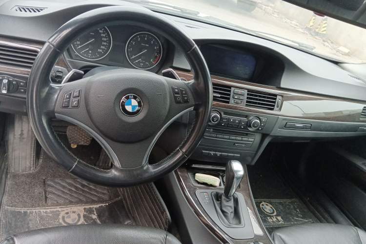 Used BMW 3 Series 2011 330i two-door coupe Center Console
