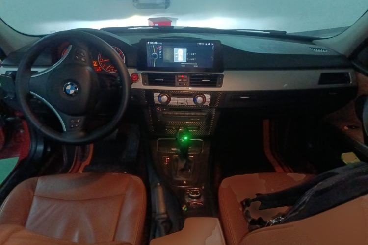 Used BMW 3 Series 2011 320i Luxury Edition Center Console