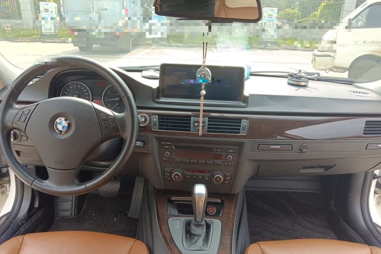 Used BMW 3 Series 2011 320i Sport Edition Center Console