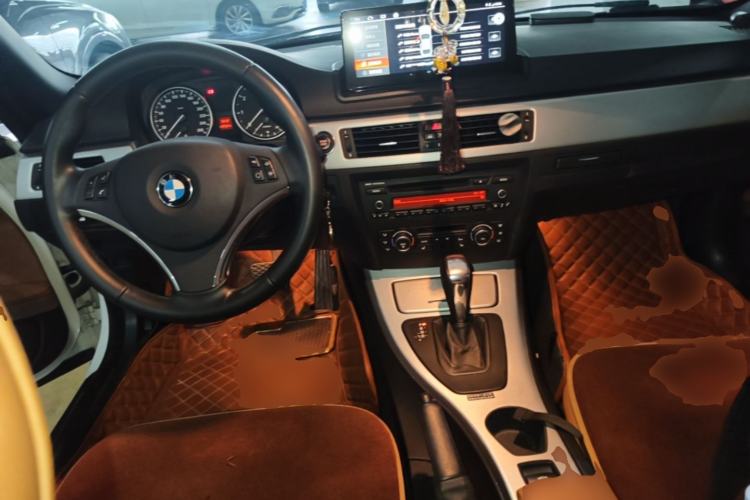 Used BMW 3 Series 2011 320i Convertible Coupe Center Console