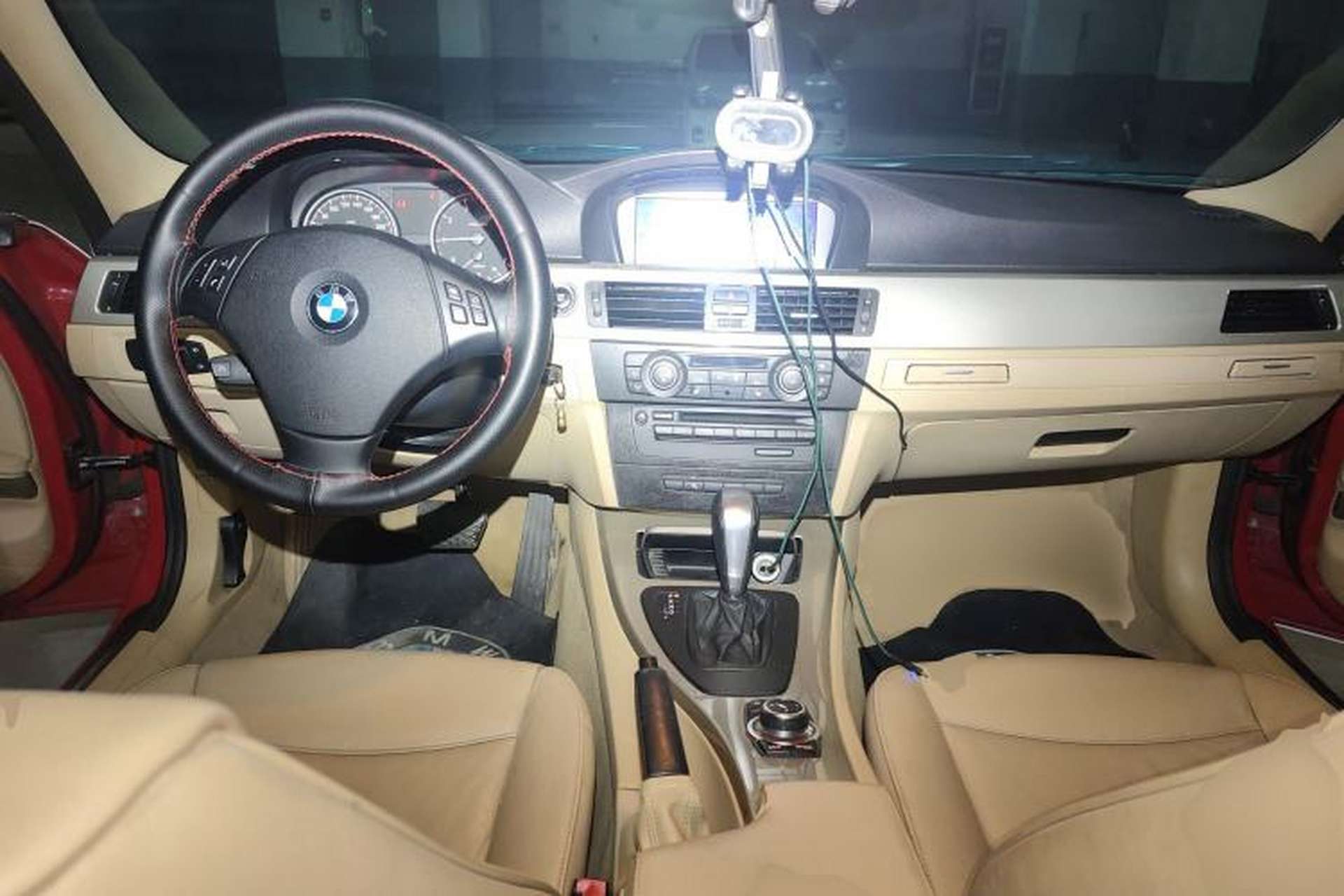 Used BMW 3 Series 2011 320i Luxury Edition Center Console