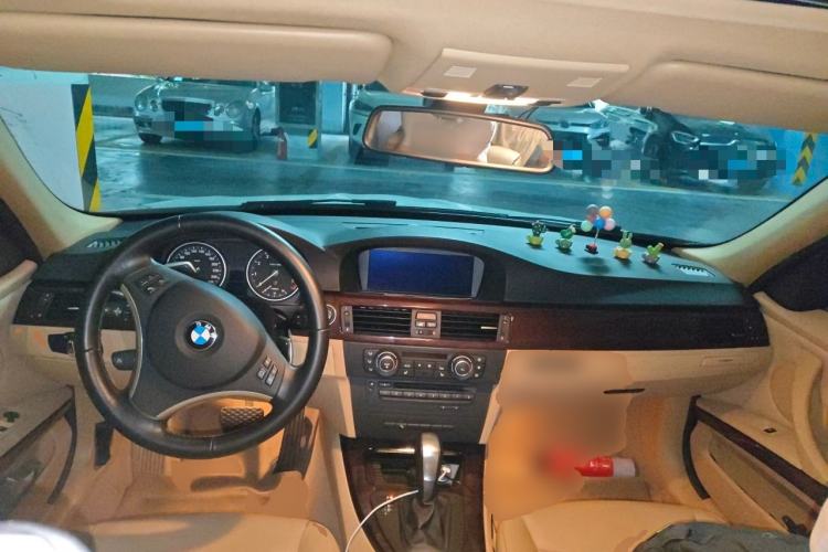 Used BMW 3 Series 2011 325i Luxury Edition Center Console