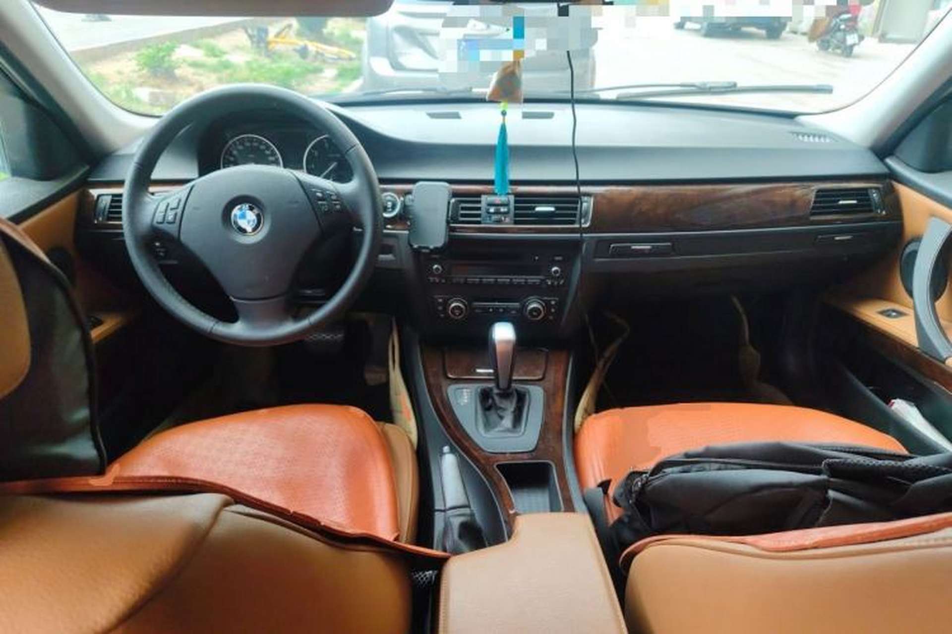 Used BMW 3 Series 2011 320i Sport Edition Center Console