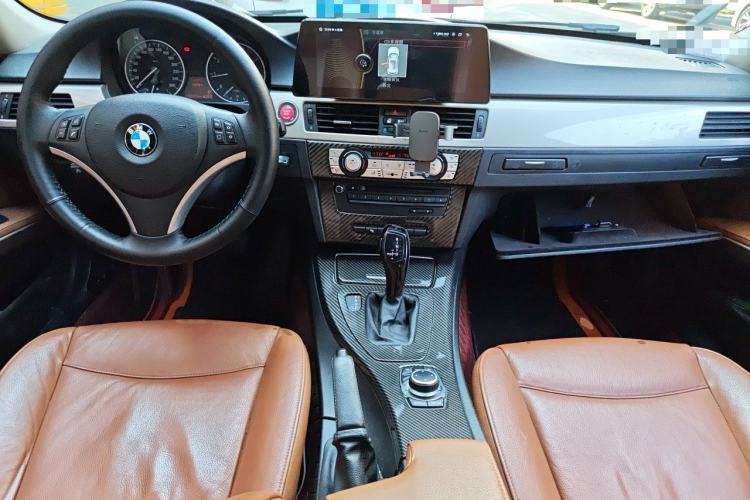 Used BMW 3 Series 2011 320i Luxury Edition Center Console