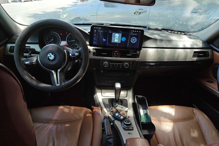 Used BMW 3 Series 2011 320i Luxury Edition Center Console