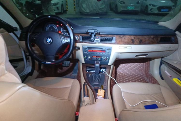 Used BMW 3 Series 2011 320i Sport Edition Center Console