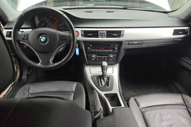 Used BMW 3 Series 2011 325i two-door coupe Center Console