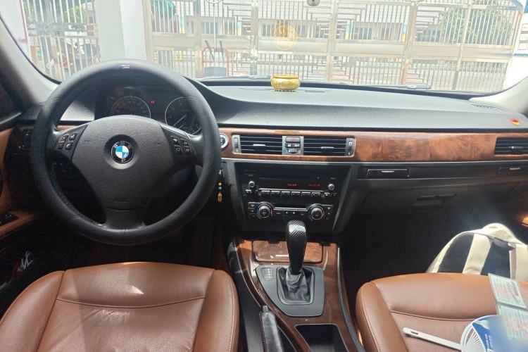 Used BMW 3 Series 2011 320i Sport Edition Center Console
