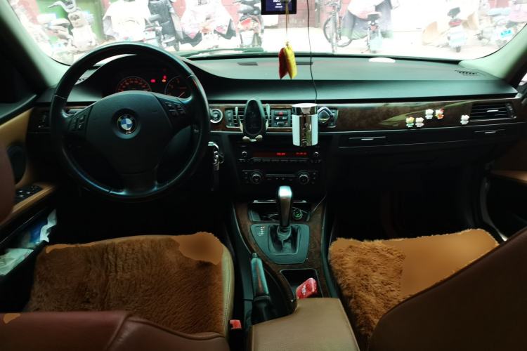 Used BMW 3 Series 2011 320i Sport Edition Center Console