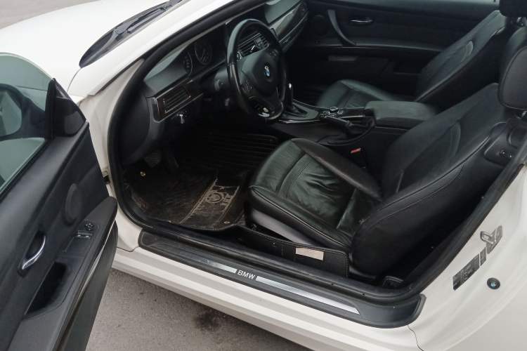Used BMW 3 Series 2011 330i two-door coupe Driver Seat