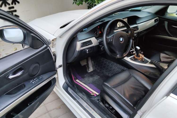 Used BMW 3 Series 2011 320i Luxury Edition Driver Seat
