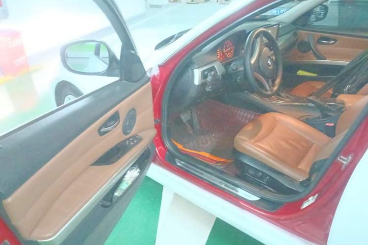 Used BMW 3 Series 2011 320i Luxury Edition Driver Seat